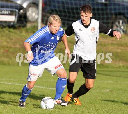 Fussball Kaerntner Liga. Maria Saal gegen Treibach. Michael Harder, (Maria Saal), Alexander Lessnigg  (Treibach). Maria Saal, 3.11.2012.
Foto: kuess
---
pressefotos, pressefotografie, kuess, qs, qspictures, sport, bild, bilder, bilddatenbank