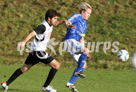 Fussball Kaerntner Liga. Maria Saal gegen Treibach. Araujo Da Silva Filho Aldamir, (Maria Saal), Alexander Lessnigg (Treibach). Maria Saal, 3.11.2012.
Foto: kuess
---
pressefotos, pressefotografie, kuess, qs, qspictures, sport, bild, bilder, bilddatenbank