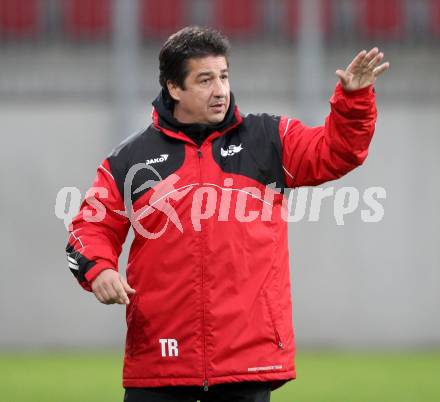 Fussball Regionalliga. SK Austria Klagenfurt gegen Kalsdorf. Trainer Christian Peintinger (Kalsdorf). Klagenfurt, 3.11.2012.
Foto: Kuess
---
pressefotos, pressefotografie, kuess, qs, qspictures, sport, bild, bilder, bilddatenbank