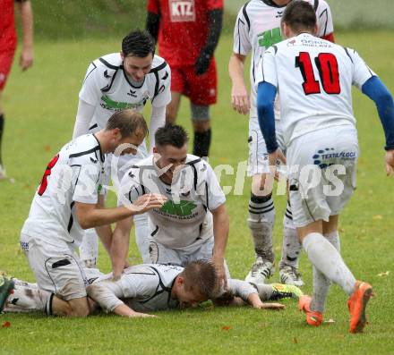 Fussball Unterliga Ost. Ludmannsdorf gegen Liebenfels. Torjubel Michael Ramusch, Christian Glantschnig, Gerfried Einspieler (Ludmannsdorf). Ludmannsdorf, am 11.11.2012.
Foto: Kuess
---
pressefotos, pressefotografie, kuess, qs, qspictures, sport, bild, bilder, bilddatenbank