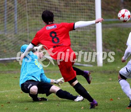 Fussball Unterliga Ost. Ludmannsdorf gegen Liebenfels. Juergen Zedlacher (Ludmannsdorf), Daniel Strutzmann (Liebenfels). Ludmannsdorf, am 11.11.2012.
Foto: Kuess
---
pressefotos, pressefotografie, kuess, qs, qspictures, sport, bild, bilder, bilddatenbank