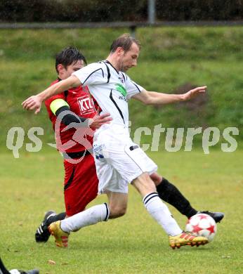 Fussball Unterliga Ost. Ludmannsdorf gegen Liebenfels. Christian Glantschnig,  (Ludmannsdorf), Simon Kienberger (Liebenfels). Ludmannsdorf, am 11.11.2012.
Foto: Kuess
---
pressefotos, pressefotografie, kuess, qs, qspictures, sport, bild, bilder, bilddatenbank