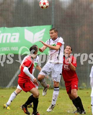 Fussball Unterliga Ost. Ludmannsdorf gegen Liebenfels. Stefan Modritsch, (Ludmannsdorf), Branko Puljic, Simon Kloiber  (Liebenfels). Ludmannsdorf, am 11.11.2012.
Foto: Kuess
---
pressefotos, pressefotografie, kuess, qs, qspictures, sport, bild, bilder, bilddatenbank