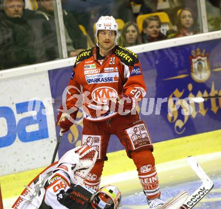 EBEL. Eishockey Bundesliga. EC KAC gegen HC Orli Znojmo.  John Lammers,  (KAC), Ondrej Kacetl (Znojmo). Klagenfurt, am 14.11.2012.
Foto: Kuess 


---
pressefotos, pressefotografie, kuess, qs, qspictures, sport, bild, bilder, bilddatenbank