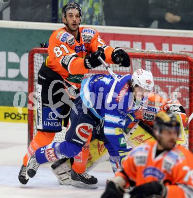 EBEL. Eishockey Bundesliga. EC VSV gegen Moser Medical Graz 99ers.  Benjamin Petrik, (VSV),  Martin Oraze (Graz). Villach, am 14.11.2012.
Foto: Kuess 


---
pressefotos, pressefotografie, kuess, qs, qspictures, sport, bild, bilder, bilddatenbank