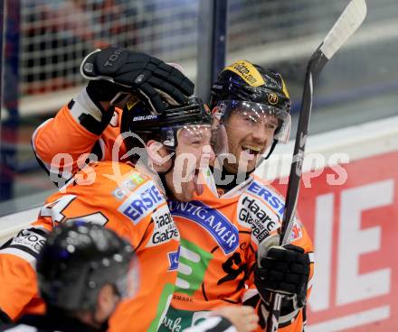 EBEL. Eishockey Bundesliga. EC VSV gegen Moser Medical Graz 99ers.  Torjubel Olivier Latendresse, Mario Scalzo (Graz). Villach, am 14.11.2012.
Foto: Kuess 


---
pressefotos, pressefotografie, kuess, qs, qspictures, sport, bild, bilder, bilddatenbank