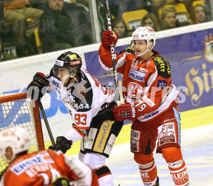 EBEL. Eishockey Bundesliga. EC KAC gegen HC Orli Znojmo.  Kevin Doell,  (KAC), Petr Beranek (Znojmo). Klagenfurt, am 14.11.2012.
Foto: Kuess 


---
pressefotos, pressefotografie, kuess, qs, qspictures, sport, bild, bilder, bilddatenbank