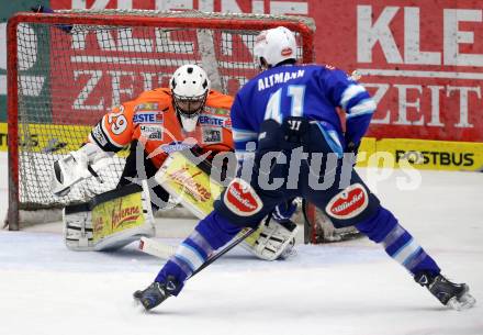 EBEL. Eishockey Bundesliga. EC VSV gegen Moser Medical Graz 99ers.  Mario Altmann,  (VSV), Frederic Clotier (Graz). Villach, am 14.11.2012.
Foto: Kuess 


---
pressefotos, pressefotografie, kuess, qs, qspictures, sport, bild, bilder, bilddatenbank