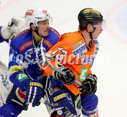 EBEL. Eishockey Bundesliga. EC VSV gegen Moser Medical Graz 99ers.  Mario Altmann, (VSV),  Olivier Labelle (Graz). Villach, am 14.11.2012.
Foto: Kuess 


---
pressefotos, pressefotografie, kuess, qs, qspictures, sport, bild, bilder, bilddatenbank