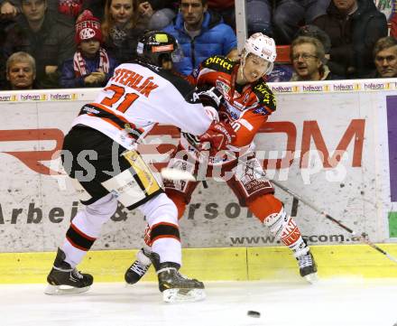 EBEL. Eishockey Bundesliga. EC KAC gegen HC Orli Znojmo.  Tyler Scofield, (KAC), Jakub Stehlik  (Znojmo). Klagenfurt, am 14.11.2012.
Foto: Kuess 


---
pressefotos, pressefotografie, kuess, qs, qspictures, sport, bild, bilder, bilddatenbank