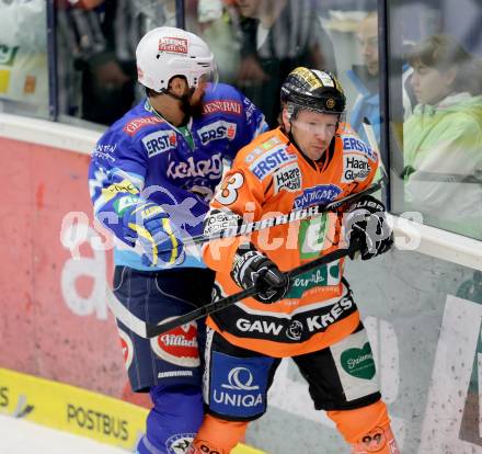 EBEL. Eishockey Bundesliga. EC VSV gegen Moser Medical Graz 99ers.  Brad Cole, (VSV), Olivier Labelle (Graz). Villach, am 14.11.2012.
Foto: Kuess 


---
pressefotos, pressefotografie, kuess, qs, qspictures, sport, bild, bilder, bilddatenbank