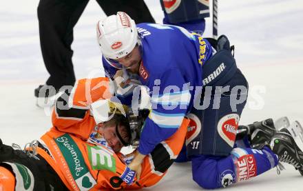 EBEL. Eishockey Bundesliga. EC VSV gegen Moser Medical Graz 99ers.  Rauferei, Schlaegerei, Brad Cole, (VSV), Matthias Iberer (Graz). Villach, am 14.11.2012.
Foto: Kuess 


---
pressefotos, pressefotografie, kuess, qs, qspictures, sport, bild, bilder, bilddatenbank