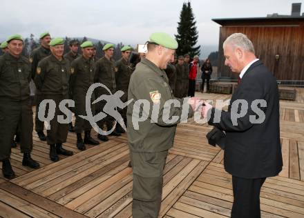 Verabschiedung Joe Tiger Pachler. Joe Tiger Pachler, Reinhard Tellian. Faaker See, 15.11.2012.
Foto: Kuess
---
pressefotos, pressefotografie, kuess, qs, qspictures, sport, bild, bilder, bilddatenbank