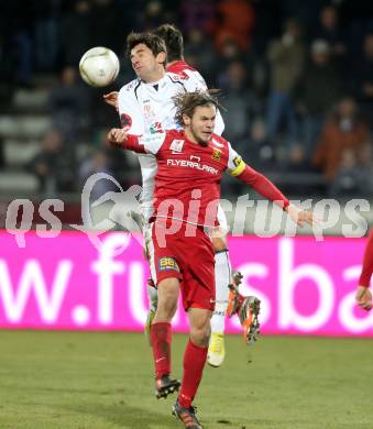 Fussball. Bundesliga. RZ Pellets WAC gegen FC Admira Wacker Moedling.  Mihret Topcagic, (WAC), Richard Windbichler  (Moedling). Wolfsberg, 17.11.2012.
Foto: Kuess

---
pressefotos, pressefotografie, kuess, qs, qspictures, sport, bild, bilder, bilddatenbank