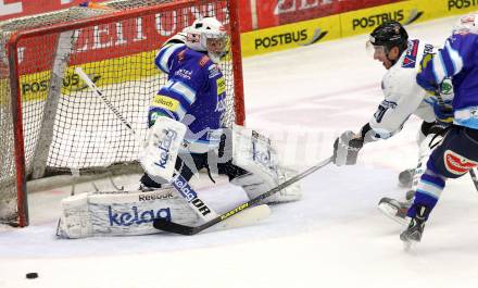 EBEL. Eishockey Bundesliga. EC VSV gegen SAPA Fehervar AV19.  Jean Philippe Lamoereux (VSV), Istvan Sofron (SAPA Fehervar). Villach, am 18.11.2012.
Foto: Kuess 


---
pressefotos, pressefotografie, kuess, qs, qspictures, sport, bild, bilder, bilddatenbank