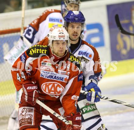 EBEL. Eishockey Bundesliga. EC KAC gegen KHL Medvescak Zagreb.  Markus Pirmann, (KAC), Kenneth Macaulay  (Zagreb). Klagenfurt, am 20.11.2012.
Foto: Kuess 


---
pressefotos, pressefotografie, kuess, qs, qspictures, sport, bild, bilder, bilddatenbank