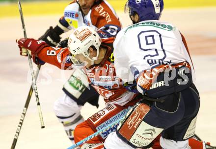 EBEL. Eishockey Bundesliga. EC KAC gegen KHL Medvescak Zagreb.  Kevin Doell, (KAC), Brandon Buck  (Zagreb). Klagenfurt, am 20.11.2012.
Foto: Kuess 


---
pressefotos, pressefotografie, kuess, qs, qspictures, sport, bild, bilder, bilddatenbank