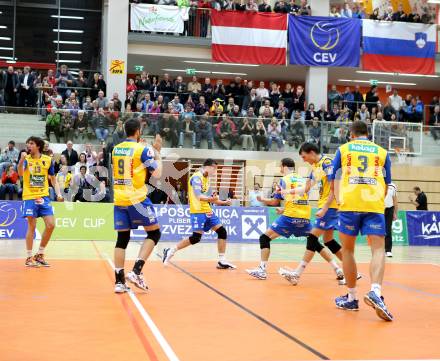 Volleyball. CEV-Cup. Aich/Dob gegen Calcit Kamnik. Jubel  (Aich/Dob). Bleiburg, 21.11.2012.
Foto: Kuess

---
pressefotos, pressefotografie, kuess, qs, qspictures, sport, bild, bilder, bilddatenbank