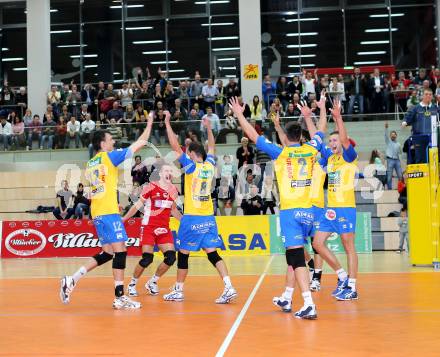 Volleyball. CEV-Cup. Aich/Dob gegen Calcit Kamnik. Jubel  (Aich/Dob). Bleiburg, 21.11.2012.
Foto: Kuess

---
pressefotos, pressefotografie, kuess, qs, qspictures, sport, bild, bilder, bilddatenbank