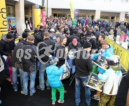 EBEL. Eishockey Bundesliga. Autogrammstunde, Kalender Praesentation VSV. Villach, am 24.11.2012.
Foto: Kuess
---
pressefotos, pressefotografie, kuess, qs, qspictures, sport, bild, bilder, bilddatenbank