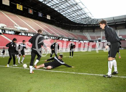 Fussball. Bundesliga. RZ Pellets WAC. Training im Woethersee Stadion Klagenfurt. Klagenfurt, 26.11.2012.
Foto: kuess
---
pressefotos, pressefotografie, kuess, qs, qspictures, sport, bild, bilder, bilddatenbank