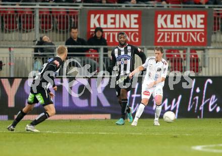 Fussball Bundesliga. RZ Pellets WAC gegen Sturm Graz. Christian Thonhofer (WAC), Richard Sukuta (Sturm Graz). Klagenfurt, am 27.11.2012.
Foto: Kuess
---
pressefotos, pressefotografie, kuess, qs, qspictures, sport, bild, bilder, bilddatenbank