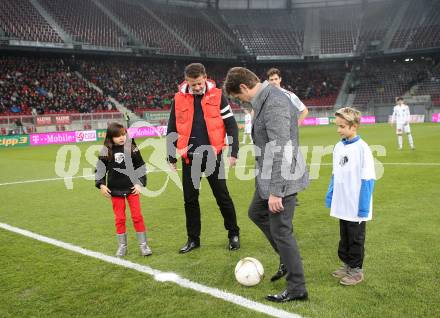 Fussball Bundesliga. RZ Pellets WAC gegen Sturm Graz. Ankick durch Buergermeister Christian Scheider, Dietmar Riegler. Klagenfurt, am 27.11.2012.
Foto: Kuess

---
pressefotos, pressefotografie, kuess, qs, qspictures, sport, bild, bilder, bilddatenbank