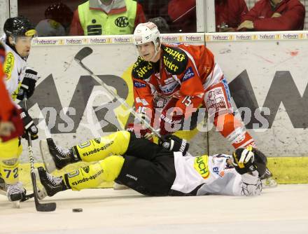 EBEL. Eishockey Bundesliga. EC KAC gegen Dornbirner Eishockey Club.   Paul Schellander,  (KAC), Andrew Jacob Kozek (Dornbirn). Klagenfurt, am 30.11.2012.
Foto: Kuess 


---
pressefotos, pressefotografie, kuess, qs, qspictures, sport, bild, bilder, bilddatenbank