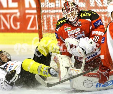 EBEL. Eishockey Bundesliga. EC KAC gegen Dornbirner Eishockey Club.   Rene Swette,  (KAC), Luciano Aquino (Dornbirn). Klagenfurt, am 30.11.2012.
Foto: Kuess 


---
pressefotos, pressefotografie, kuess, qs, qspictures, sport, bild, bilder, bilddatenbank