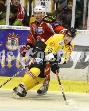 EBEL. Eishockey Bundesliga. EC KAC gegen UPC Vienna Capitals. Mike Siklenka, Markus Schlacher  (KAC). Klagenfurt, am 2.12.2012.
Foto: Kuess 


---
pressefotos, pressefotografie, kuess, qs, qspictures, sport, bild, bilder, bilddatenbank