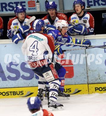 EBEL. Eishockey Bundesliga. EC VSV gegen KHL Medvescak Zagreb. Marius Goehringer,  (VSV), David Brine (Zagreb). Villach, am 2.12.2012.
Foto: Kuess 


---
pressefotos, pressefotografie, kuess, qs, qspictures, sport, bild, bilder, bilddatenbank