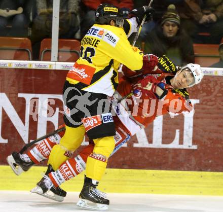 EBEL. Eishockey Bundesliga. EC KAC gegen UPC Vienna Capitals. Paul Schellander,  (KAC), Dan Bjornlie  (Vienna). Klagenfurt, am 2.12.2012.
Foto: Kuess 


---
pressefotos, pressefotografie, kuess, qs, qspictures, sport, bild, bilder, bilddatenbank