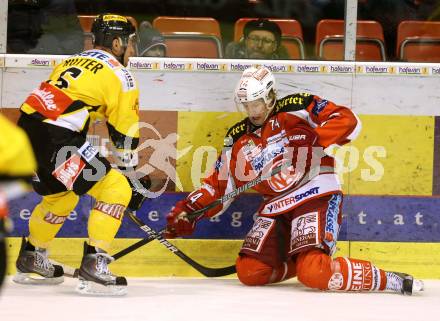 EBEL. Eishockey Bundesliga. EC KAC gegen UPC Vienna Capitals.  Jamie Lundmark,  (KAC), Rafael Rotter (Vienna). Klagenfurt, am 2.12.2012.
Foto: Kuess 


---
pressefotos, pressefotografie, kuess, qs, qspictures, sport, bild, bilder, bilddatenbank