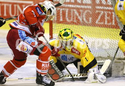 EBEL. Eishockey Bundesliga. EC KAC gegen UPC Vienna Capitals.  Andrew Cogliano, (KAC),  Matthew Zaba (Vienna). Klagenfurt, am 2.12.2012.
Foto: Kuess 


---
pressefotos, pressefotografie, kuess, qs, qspictures, sport, bild, bilder, bilddatenbank