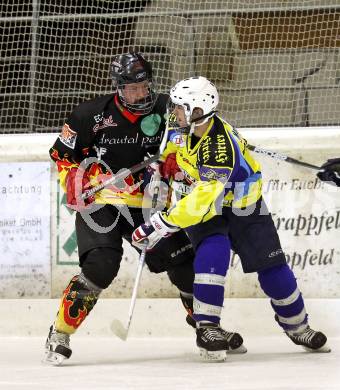 Eishockey. CHL. 1.EHC Althofen gegen EC-SV Spittal. Juergen Trampitsch (Althofen), Mario Wappis (Spittal).  Althofen, 1.12.2012.
Foto: Kuess
---
pressefotos, pressefotografie, kuess, qs, qspictures, sport, bild, bilder, bilddatenbank