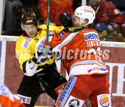 EBEL. Eishockey Bundesliga. EC KAC gegen UPC Vienna Capitals. Mike Siklenka,  (KAC), Michael Schiechl  (Vienna). Klagenfurt, am 2.12.2012.
Foto: Kuess 


---
pressefotos, pressefotografie, kuess, qs, qspictures, sport, bild, bilder, bilddatenbank