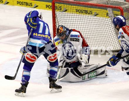 EBEL. Eishockey Bundesliga. EC VSV gegen KHL Medvescak Zagreb. Derek Ryan, (VSV), Robert Kristan  (Zagreb). Villach, am 2.12.2012.
Foto: Kuess 


---
pressefotos, pressefotografie, kuess, qs, qspictures, sport, bild, bilder, bilddatenbank