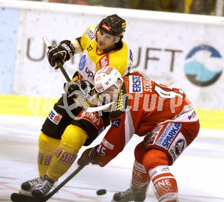 EBEL. Eishockey Bundesliga. EC KAC gegen UPC Vienna Capitals. David Schuller,   (KAC), Joshua Soares (Vienna). Klagenfurt, am 2.12.2012.
Foto: Kuess 


---
pressefotos, pressefotografie, kuess, qs, qspictures, sport, bild, bilder, bilddatenbank