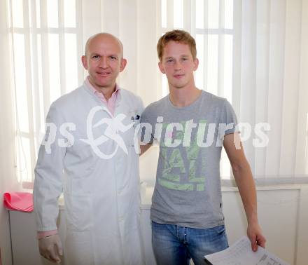 Fussball. Bundesliga. WAC. Institut fÃ¼r Sportmedizin. Laktattest. Walter Reichel,  Christian Dobnik. Klagenfurt, 3.12.2012.
Foto: Kuess
---
pressefotos, pressefotografie, kuess, qs, qspictures, sport, bild, bilder, bilddatenbank