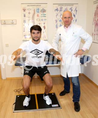 Fussball. Bundesliga. WAC. Institut fÃ¼r Sportmedizin. Laktattest. Solano,  Walter Reichel. Klagenfurt, 3.12.2012.
Foto: Kuess
---
pressefotos, pressefotografie, kuess, qs, qspictures, sport, bild, bilder, bilddatenbank