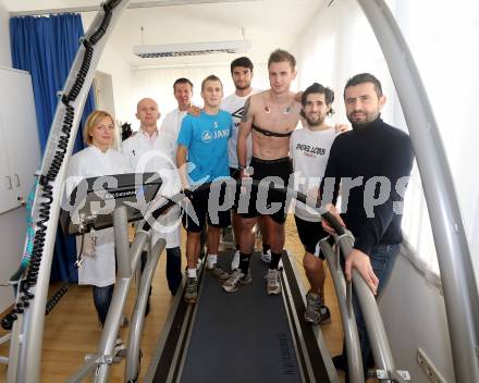 Fussball. Bundesliga. WAC. Institut fÃ¼r Sportmedizin. Laktattest. Johanna Worku, Walter Reichel, Karl Schnabl, Manuel Kerhe, Solano, Michael Sollbauer, Jacobo, Nenad Bjelica. Klagenfurt, 3.12.2012.
Foto: Kuess
---
pressefotos, pressefotografie, kuess, qs, qspictures, sport, bild, bilder, bilddatenbank