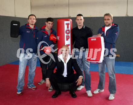 Kickboxen. Stefan Pflegerl, Stefan Kristler, Michael Gollob, Peter Hattenberger, Gerald Zimmermann. St. Egyden, 4.10.2012.
Foto: Kuess
---
pressefotos, pressefotografie, kuess, qs, qspictures, sport, bild, bilder, bilddatenbank