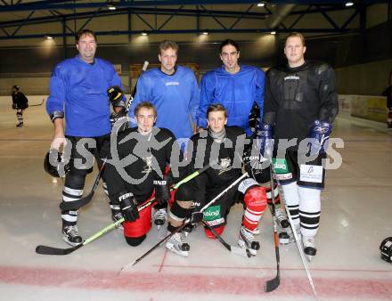 Eishockey. Kaerntner Landesklassen Ost. EHC Launsdorf Hochosterwitz. Meinrad Wieser, Schratt Peter, Kopeinig Juergen, Gruber Christoph, Arno Rom, Gruber Clemens. Voelkermarkt, 28.11.2012.
foto: Kuess
---
pressefotos, pressefotografie, kuess, qs, qspictures, sport, bild, bilder, bilddatenbank