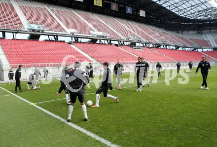 Fussball. Bundesliga. RZ Pellets WAC. Training im Woethersee Stadion Klagenfurt. Klagenfurt, 26.11.2012.
Foto: kuess
---
pressefotos, pressefotografie, kuess, qs, qspictures, sport, bild, bilder, bilddatenbank