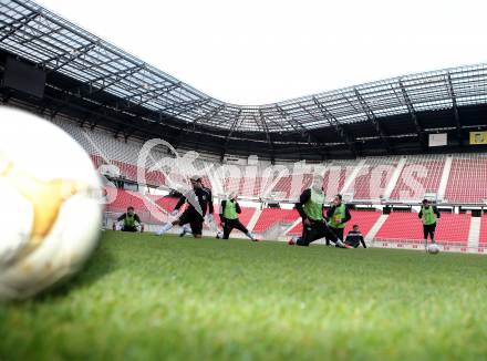 Fussball. Bundesliga. RZ Pellets WAC. Training im Woethersee Stadion Klagenfurt. Klagenfurt, 26.11.2012.
Foto: kuess
---
pressefotos, pressefotografie, kuess, qs, qspictures, sport, bild, bilder, bilddatenbank