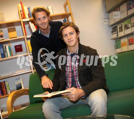 Eishockey KAC. Fussball VSV. Maximilian Isopp, Johannes Isopp. Klagenfurt, 9.10.2012.
Foto: Kuess
---
pressefotos, pressefotografie, kuess, qs, qspictures, sport, bild, bilder, bilddatenbank