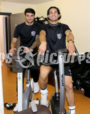 Fussball Bundesliga. RZ Pellets WAC. Training. Solano, Michele Polverino. Wolfsberg, am 30.11.2012.
Foto: Kuess
---
pressefotos, pressefotografie, kuess, qs, qspictures, sport, bild, bilder, bilddatenbank