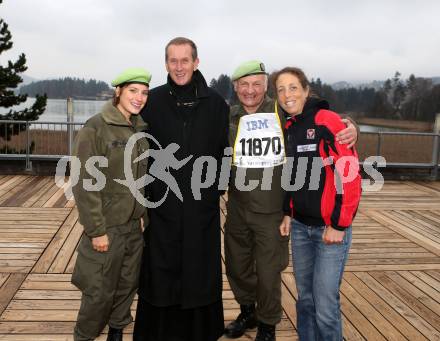 Verabschiedung Joe Tiger Pachler. Militaerdekan Emmanuel Longin, Lisa Perterer, Joe Tiger Pachler, Michaela Taupe-Traer. Faaker See, 15.11.2012.
Foto: Kuess
---
pressefotos, pressefotografie, kuess, qs, qspictures, sport, bild, bilder, bilddatenbank