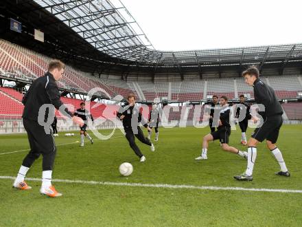 Fussball. Bundesliga. RZ Pellets WAC. Training im Woethersee Stadion Klagenfurt. Klagenfurt, 26.11.2012.
Foto: kuess
---
pressefotos, pressefotografie, kuess, qs, qspictures, sport, bild, bilder, bilddatenbank