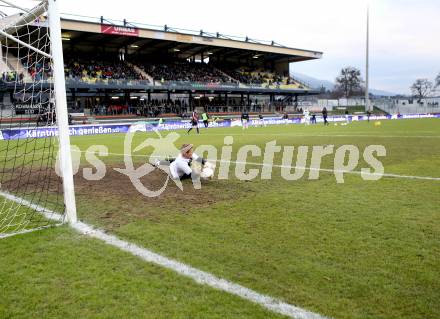 Fussball BUndesliga. RZ Pellets WAC gegen FC Wacker Innsbruck. Osttribuene der Lavanttal-Arena. Wolfsberg, am 1.12.2012.
Foto: Kuess
---
pressefotos, pressefotografie, kuess, qs, qspictures, sport, bild, bilder, bilddatenbank